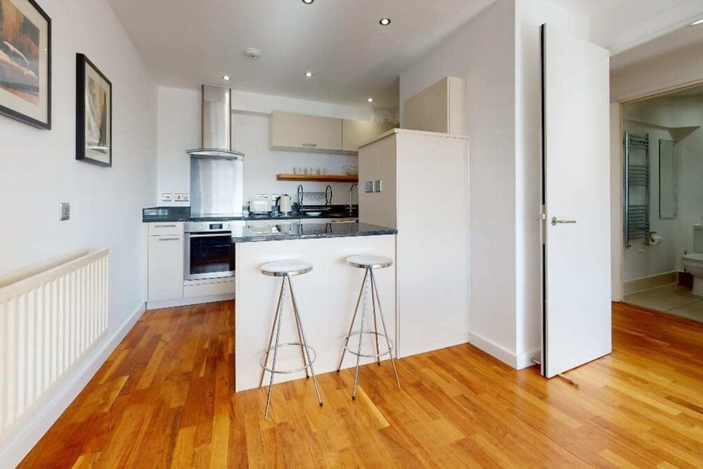 Фото Short let - Penthouse Apartment With West-facing Terrace