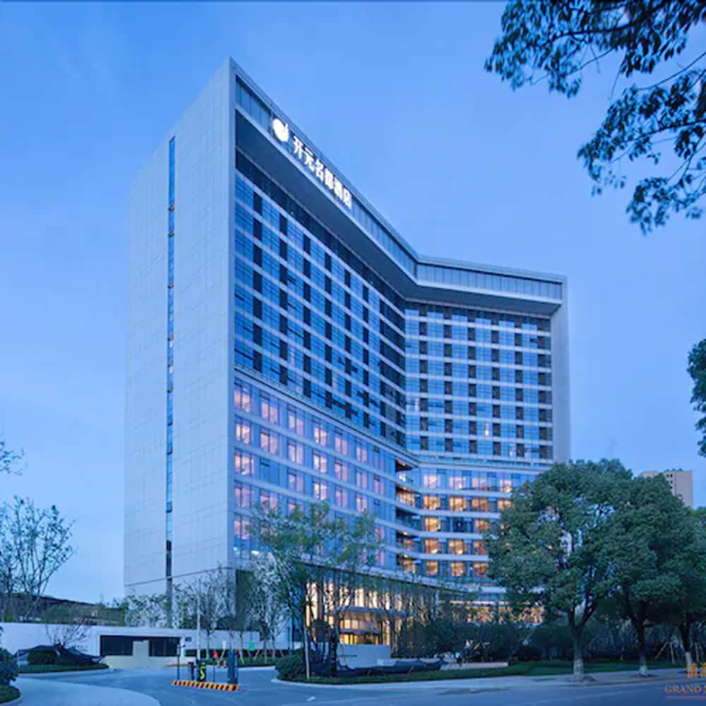 Фото New Century Hotel Zhenhai