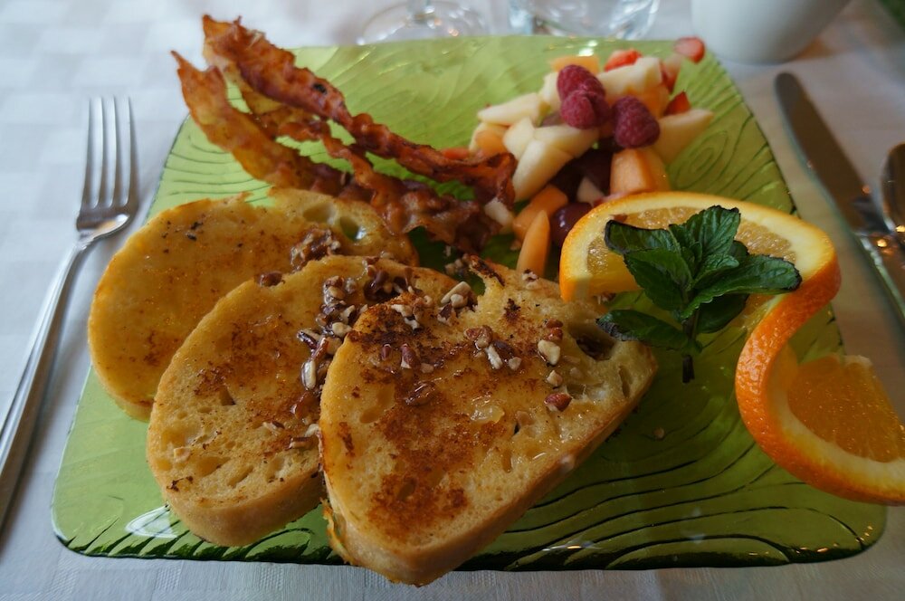 Фото Tyee Lodge Oceanfront B&b