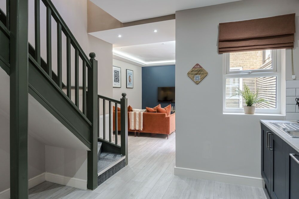 Фото Your Apartment Shepherd's Bush