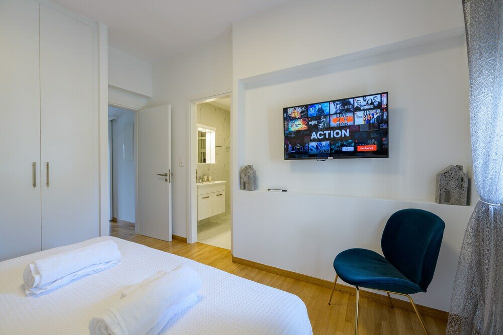 Фото Lush Emerald apt in the heart of Athens