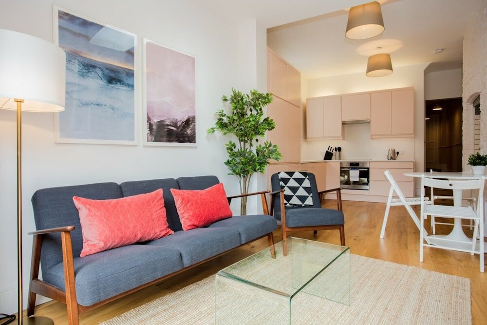 Фото Stylish & Modern 3 Bed Flat in Nw London With Garden