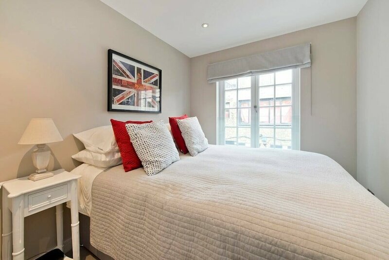 Гостиница Pretty 2-bedroom Apartment, Notting Hill в Лондоне