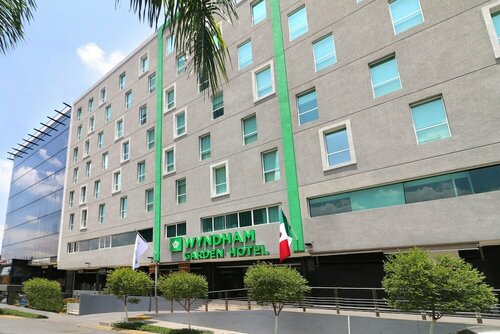 Гостиница Wyndham Garden Guadalajara Acueducto