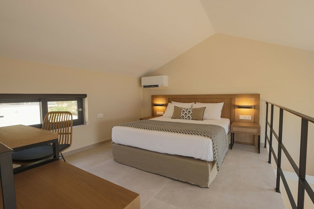 Фото Elivia Boutique Suites