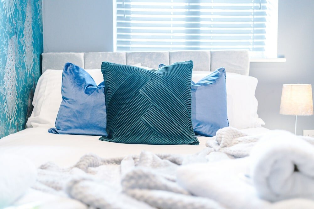 Фото One&Two Bedroom Luxe Apts near Trafford