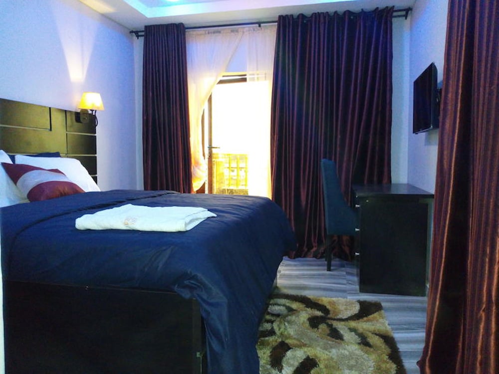 Фото White Court View Hotel