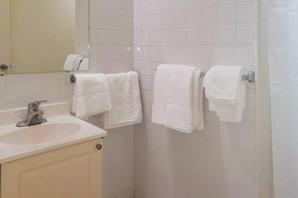 Фото Captain's Table Hotel