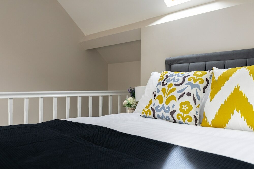 Фото Skyvillion Apartments Cockfosters