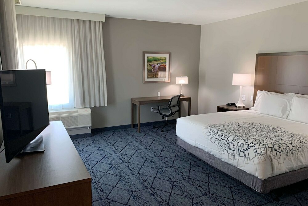 Фото La Quinta Inn & Suites by Wyndham Round Rock near Kalahari