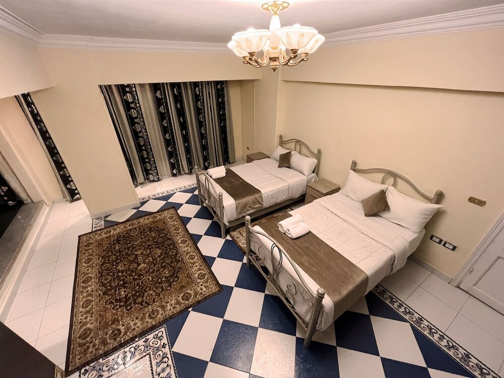 Фото Pyramids House