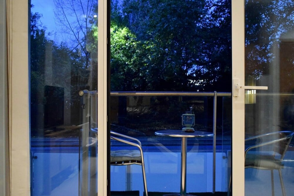 Фото Minimal Studio With Views Over Battersea Park