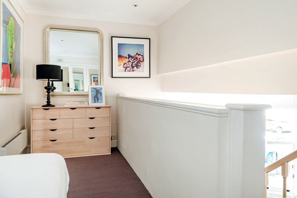 Фото Chic Chelsea Home near South Kensington by UnderTheDoormat