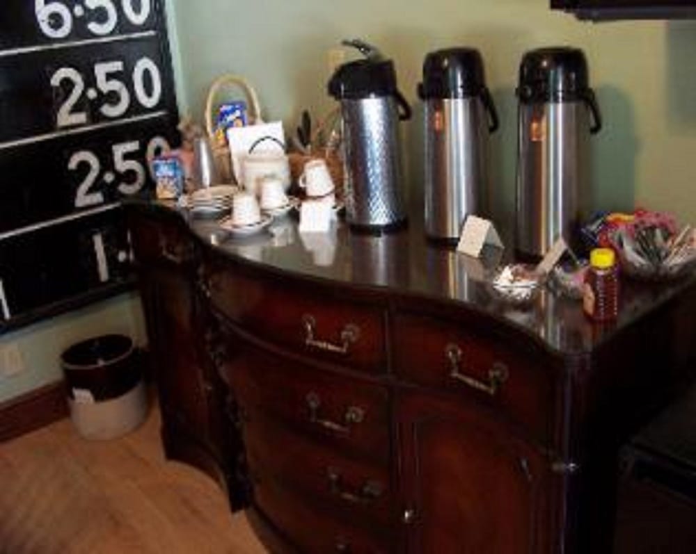 Фото Old Winterport Commercial House