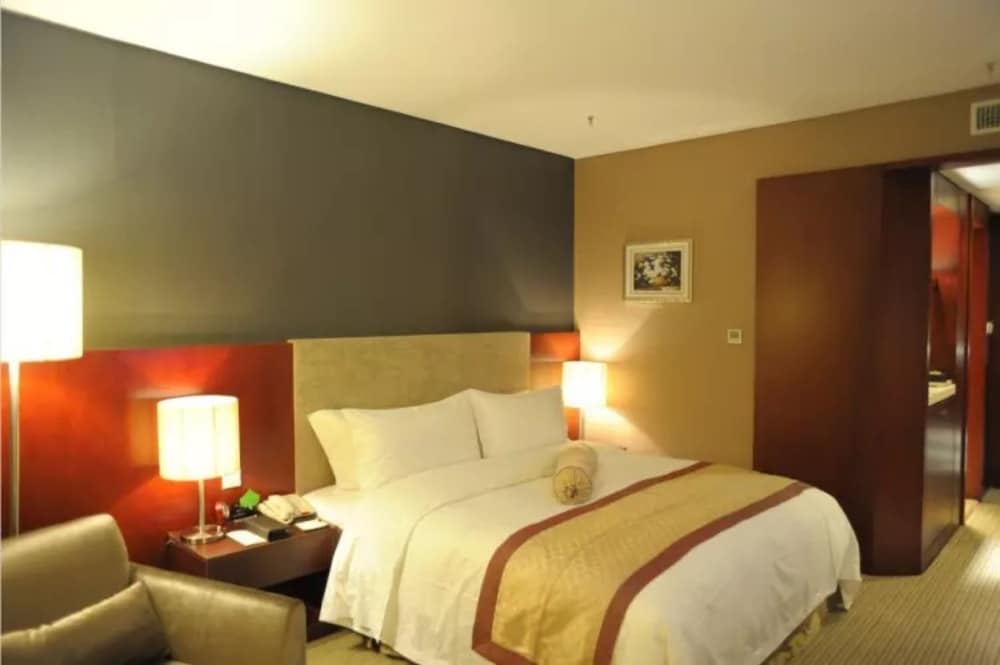 Фото Junyi Wangchao Hotel