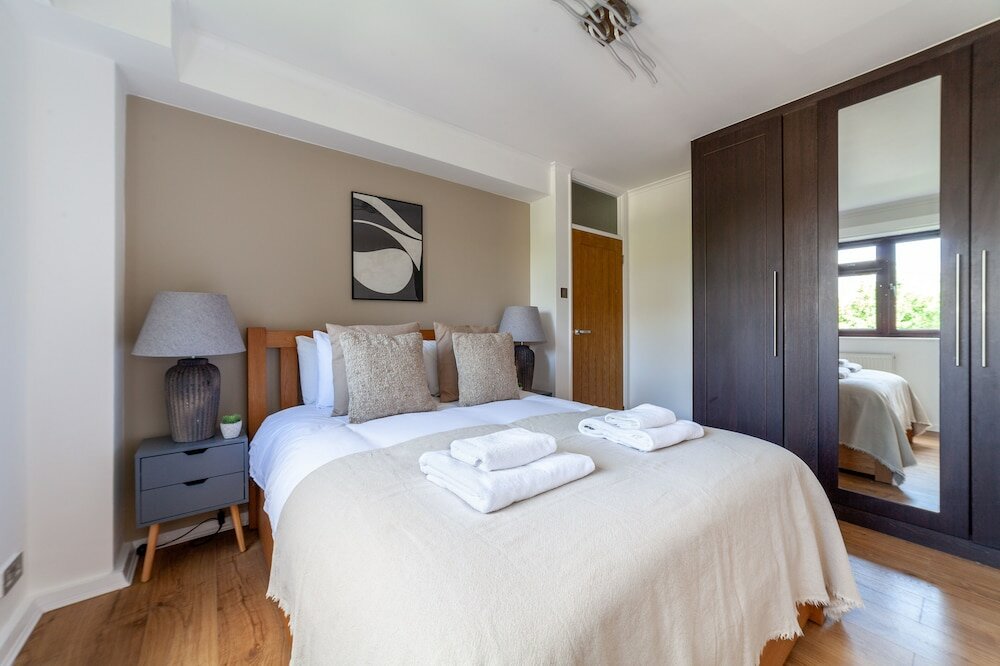 Фото The Ealing Collection