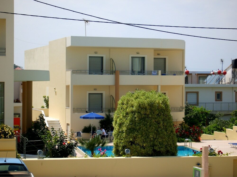 Фото Yakinthos Hotel