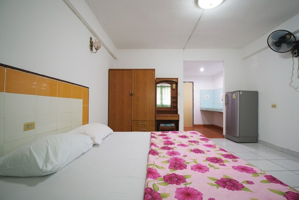 Фото Oyo 1004 Naklua Mansion