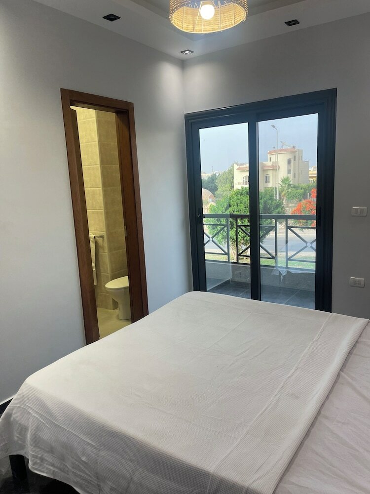 Фото Travelholic Auc Residence