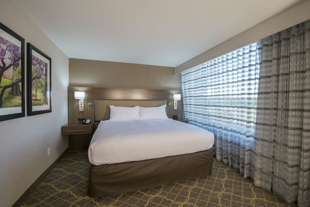 Фото DoubleTree by Hilton Winston Salem - University