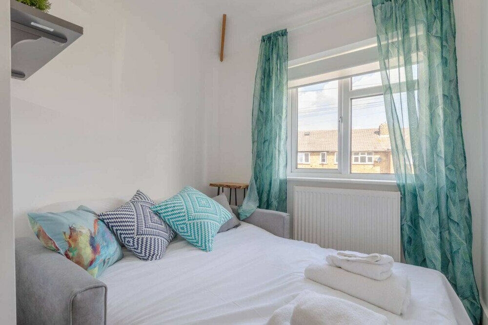 Фото Modern & Spacious 3bd House - Canning Town