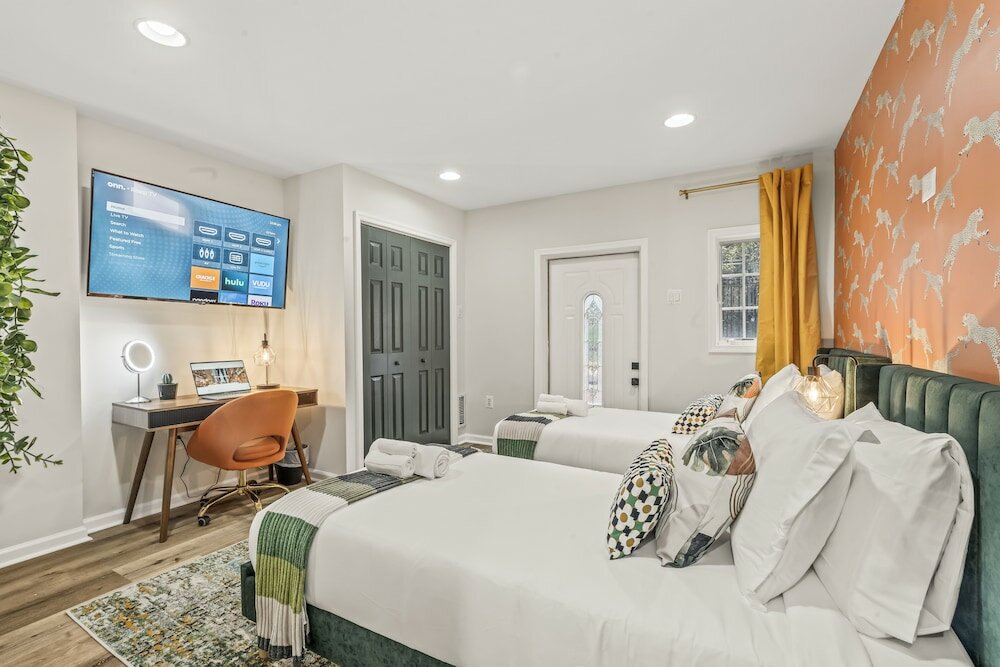 Фото Charming Historic Gem Heart of Philly 2b