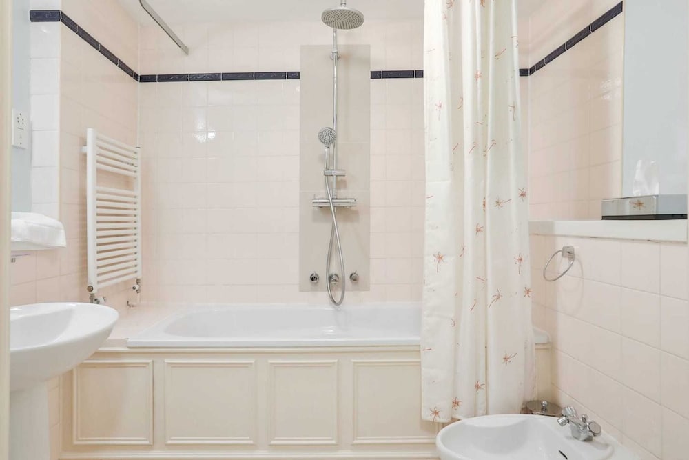 Фото Luxury and Modern Bayswater Apartment