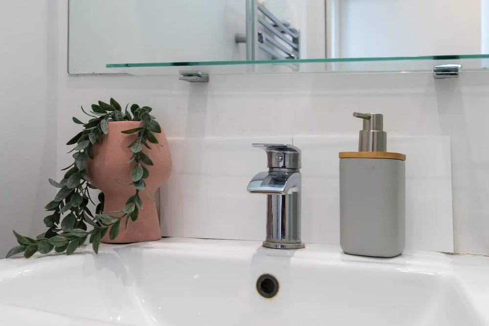 Фото Spacious and Bright 2 Bedroom Flat in Maida Vale