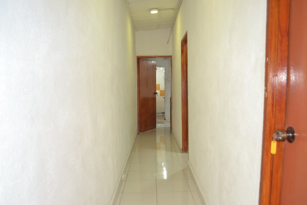 Фото Spot On 89821 Batu Maung Sempoi Inn And Cafe