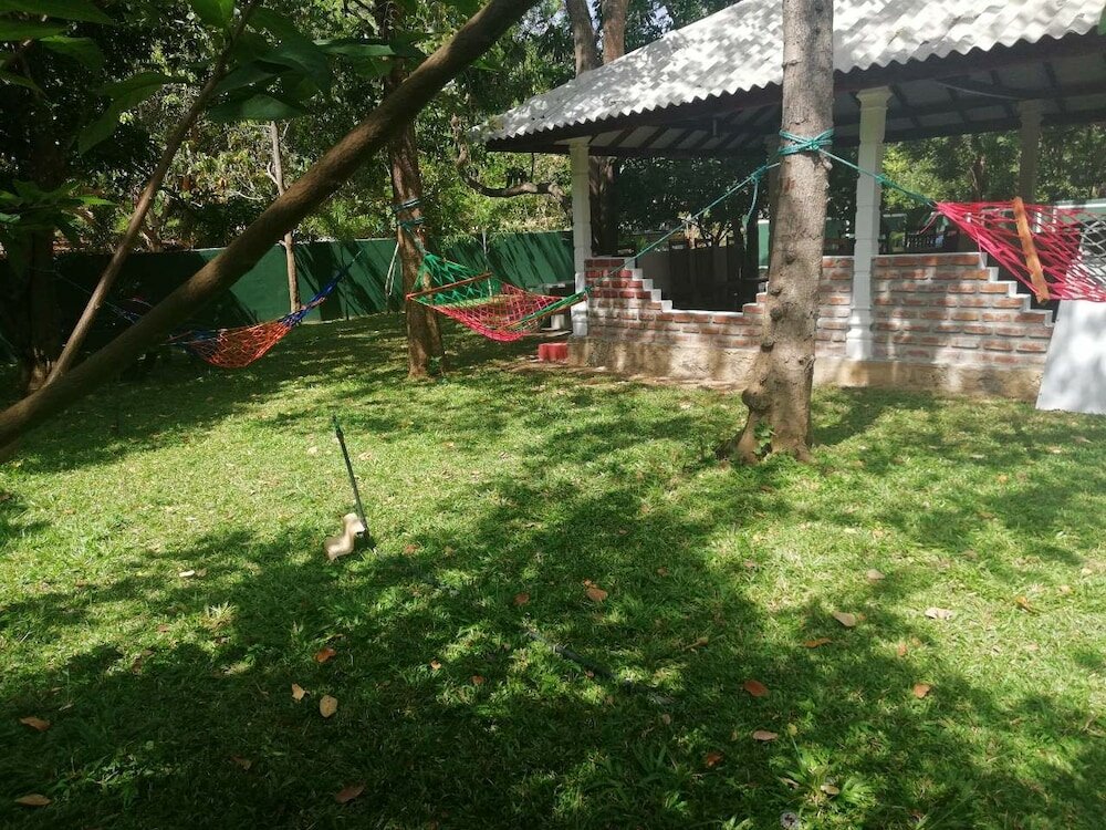 Фото N. L. I. Guest House