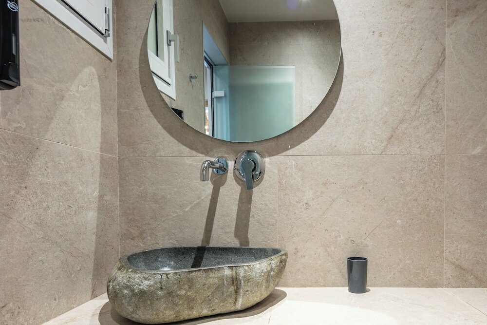 Фото Skipper Beachfront Suites