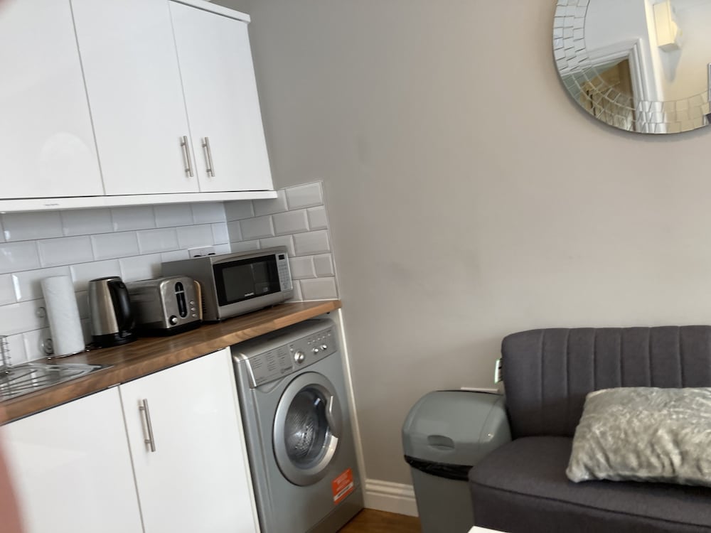 Фото Private Self-contained Annex With Wifi & Parking