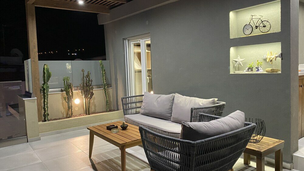 Фото Hersonissos Beach Front Suites