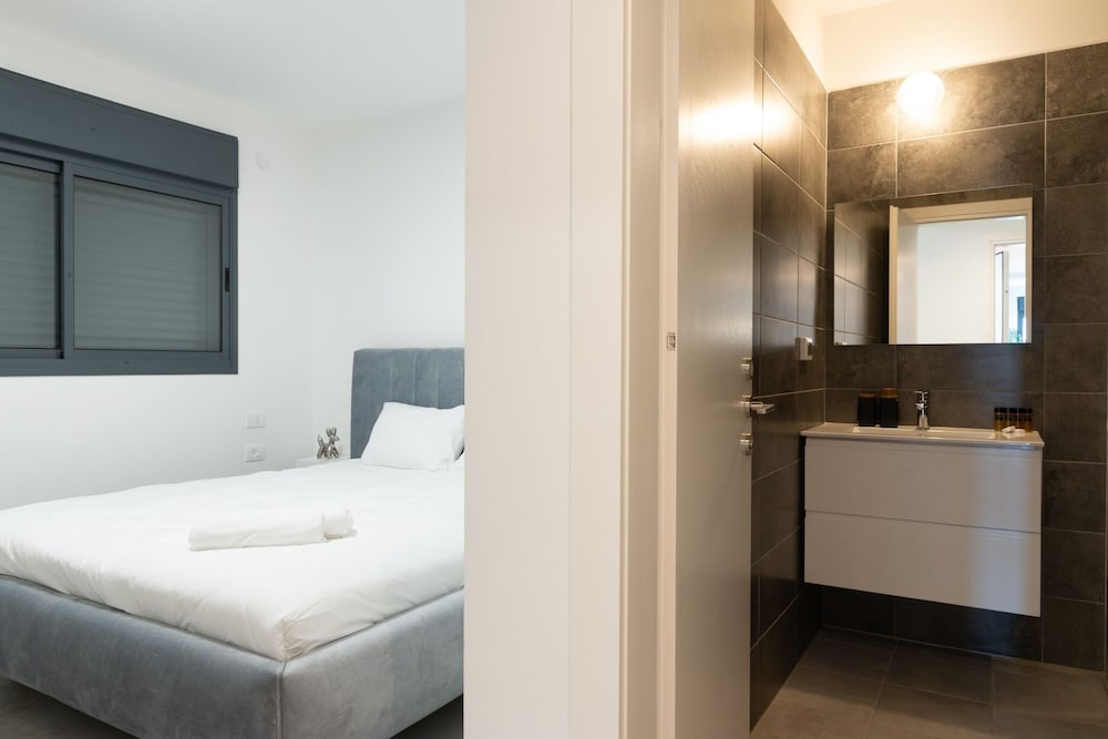 Фото Luxury Apt 3 Br New Tower Parking