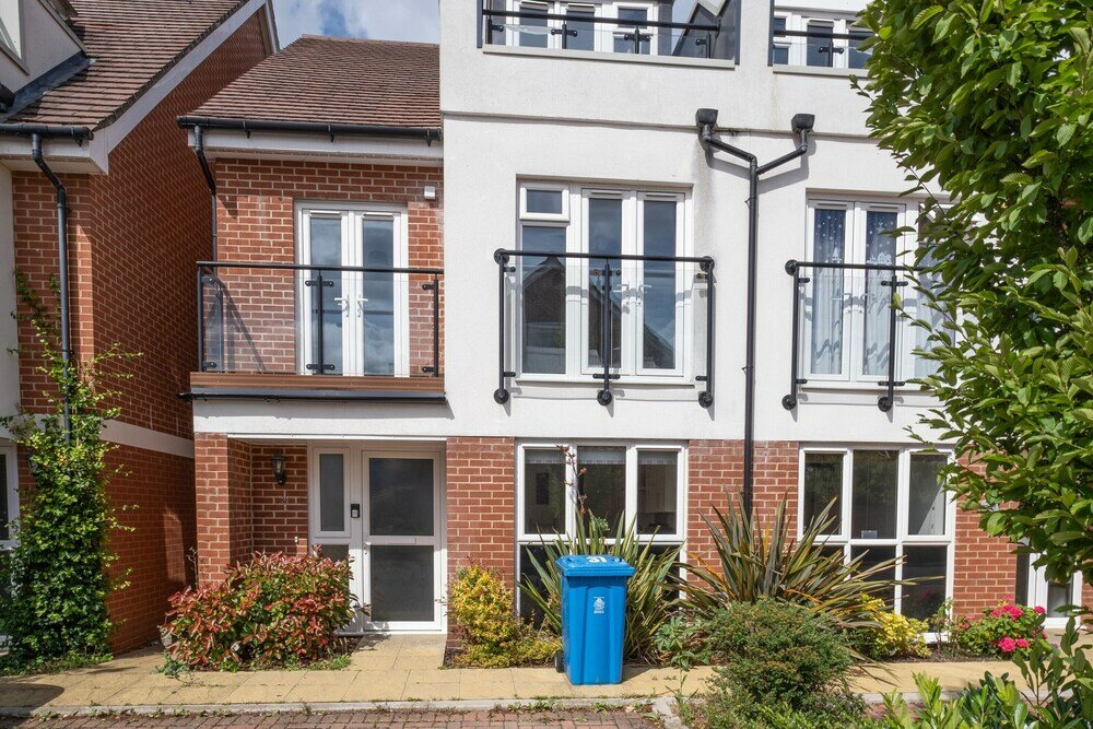 Фото Ferndale Serviced 4 Bedroom 2 Bath House