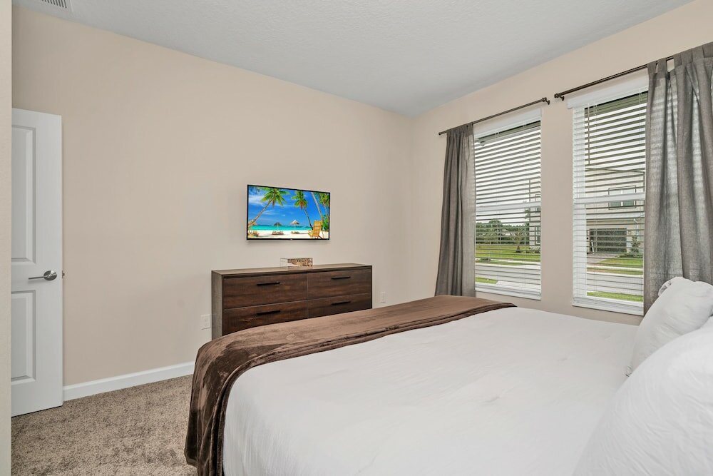 Фото Edgy, Modern 6 Bed 5 Bath