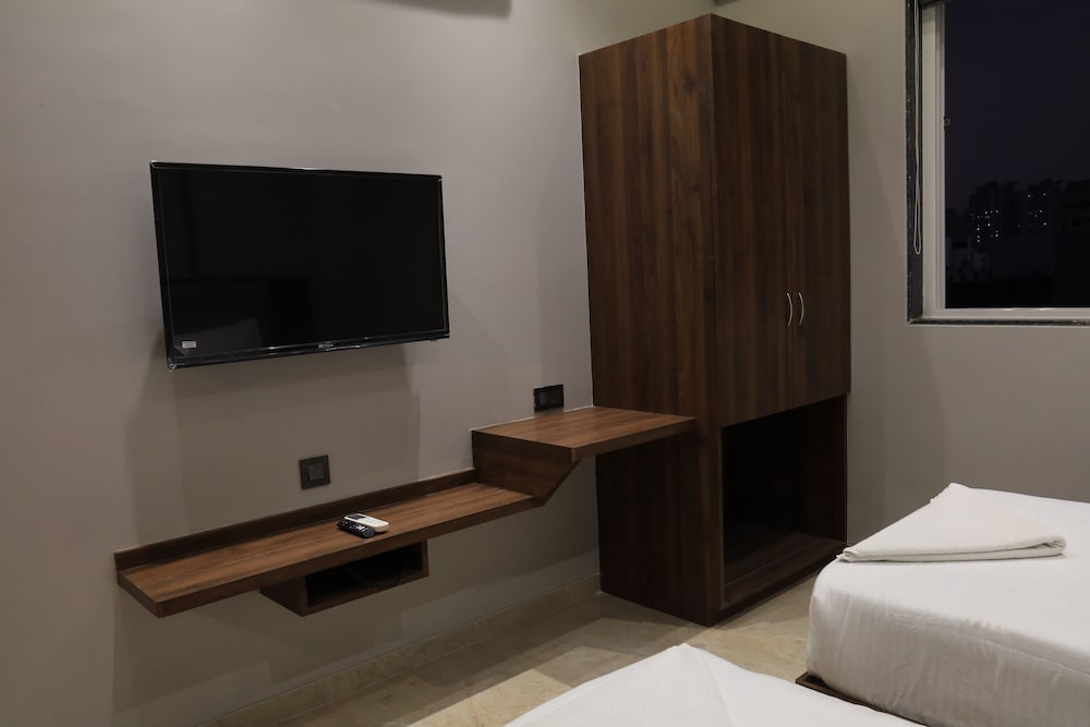 Фото StayBird - Fortune House Business Hotel