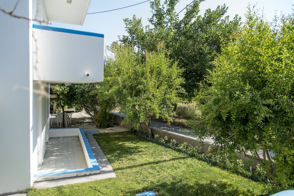 Фото Yiannis Yard Studios & Apartments