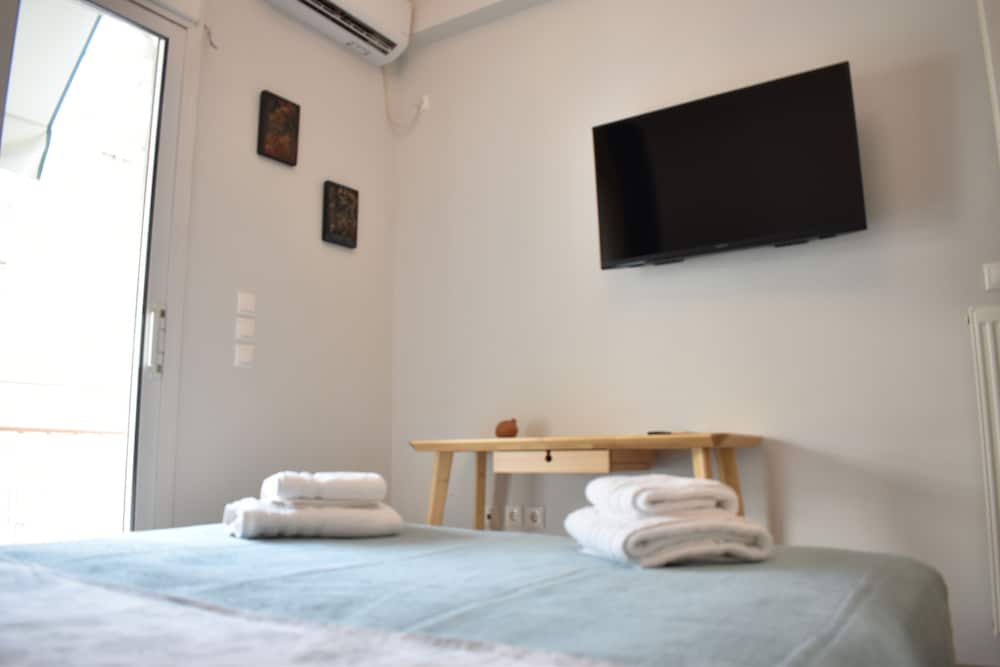 Фото A Skip Away from the Acropolis Museum