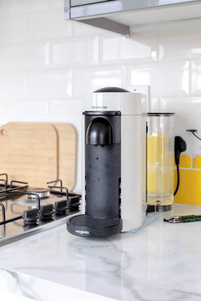 Фото Top Floor 1bd Flat With Balcony - Ladbroke Grove