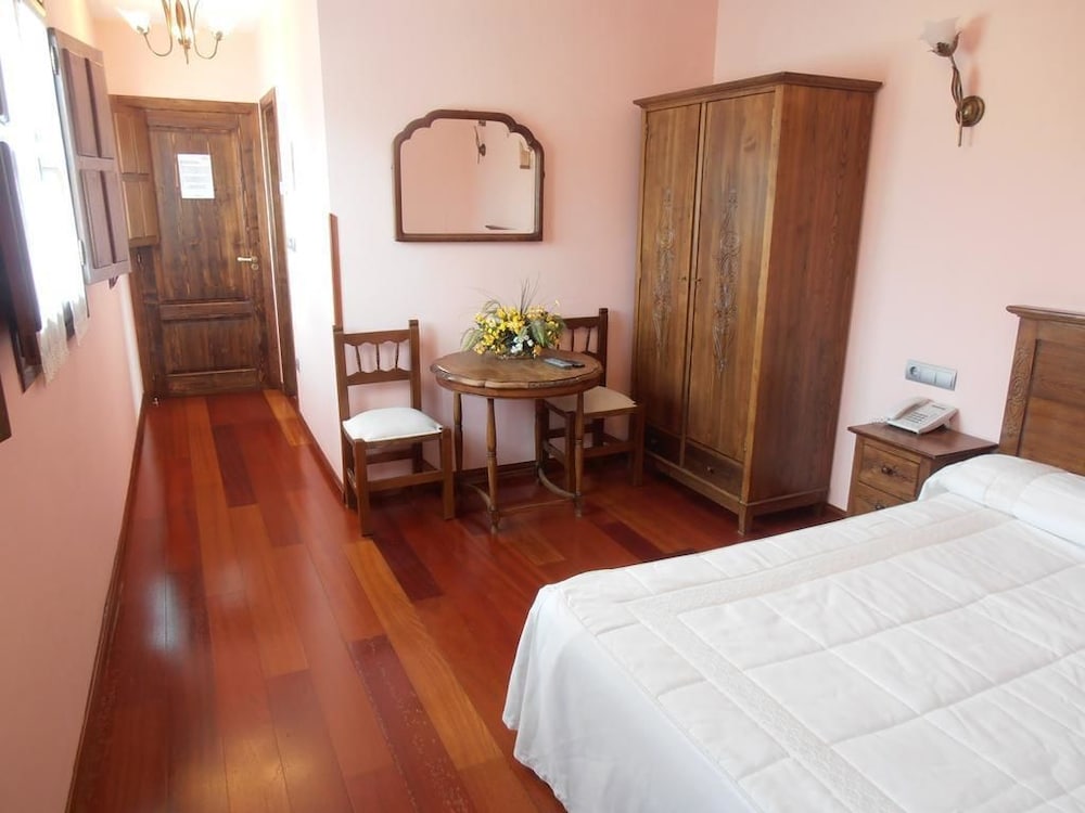 Фото Hostal Virgen de la Encina