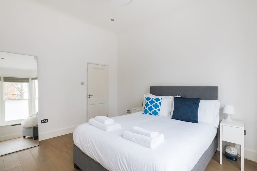 Фото Modern stylish and luxurious 1 bed flat