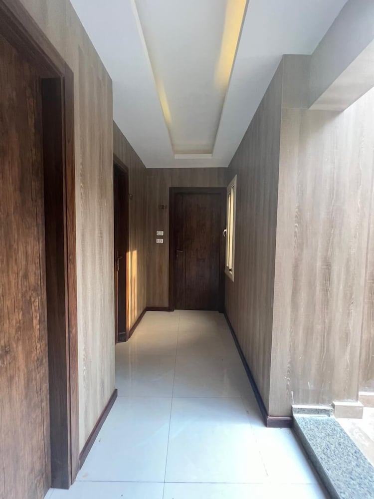 Фото Rotana Palace Suites