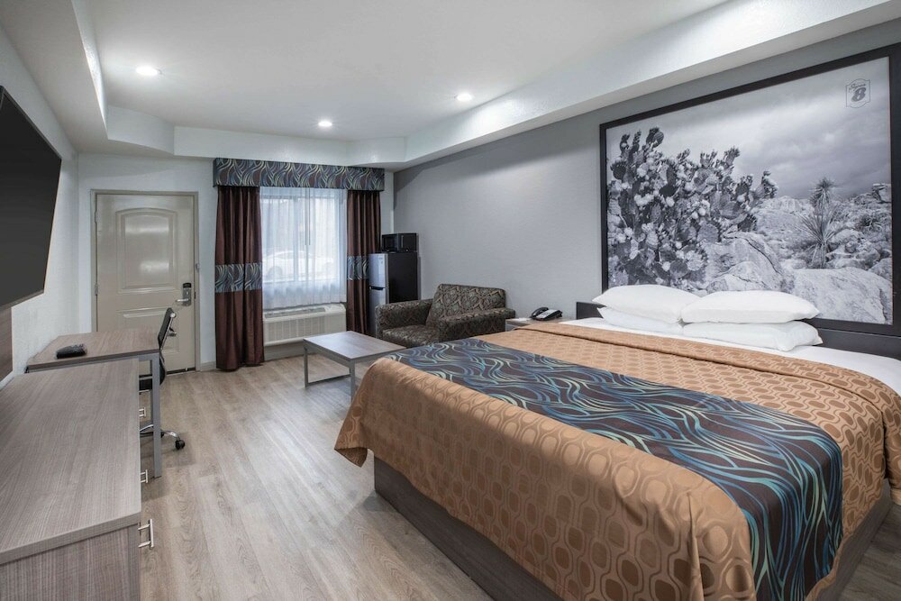 Фото Super 8 by Wyndham Humble/Fallcreek/Houston