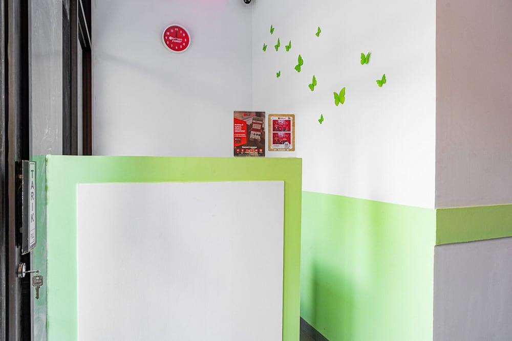 Фото RedDoorz near Pecenongan 2