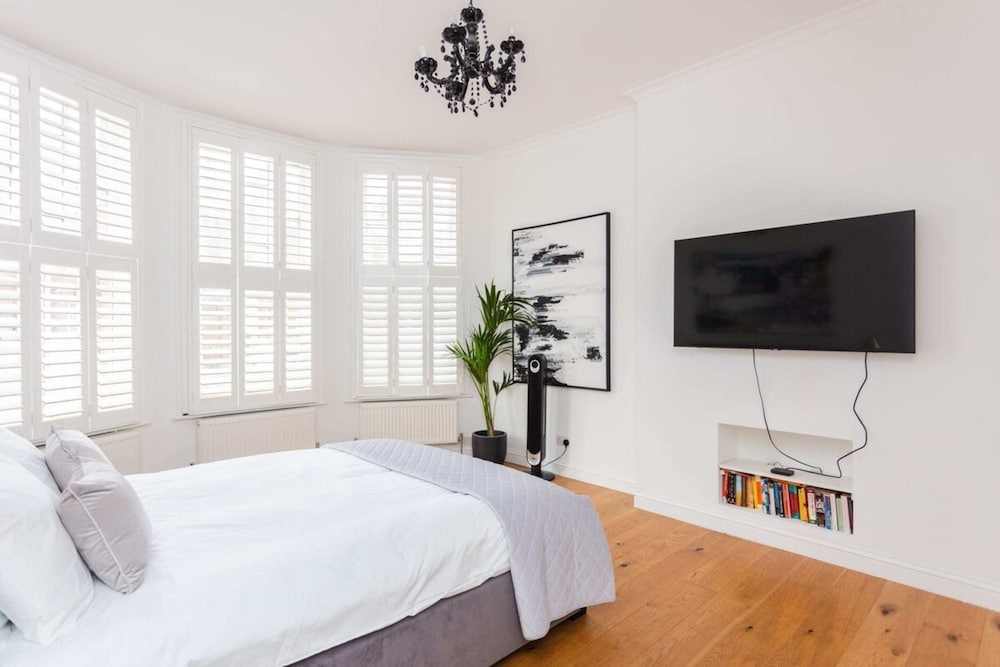 Фото Luxury 3 Bedroom Apartment With Large Garden & gym