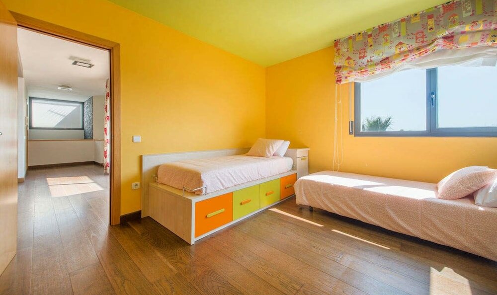 Фото Villa Déjà Vu with stunning sea views