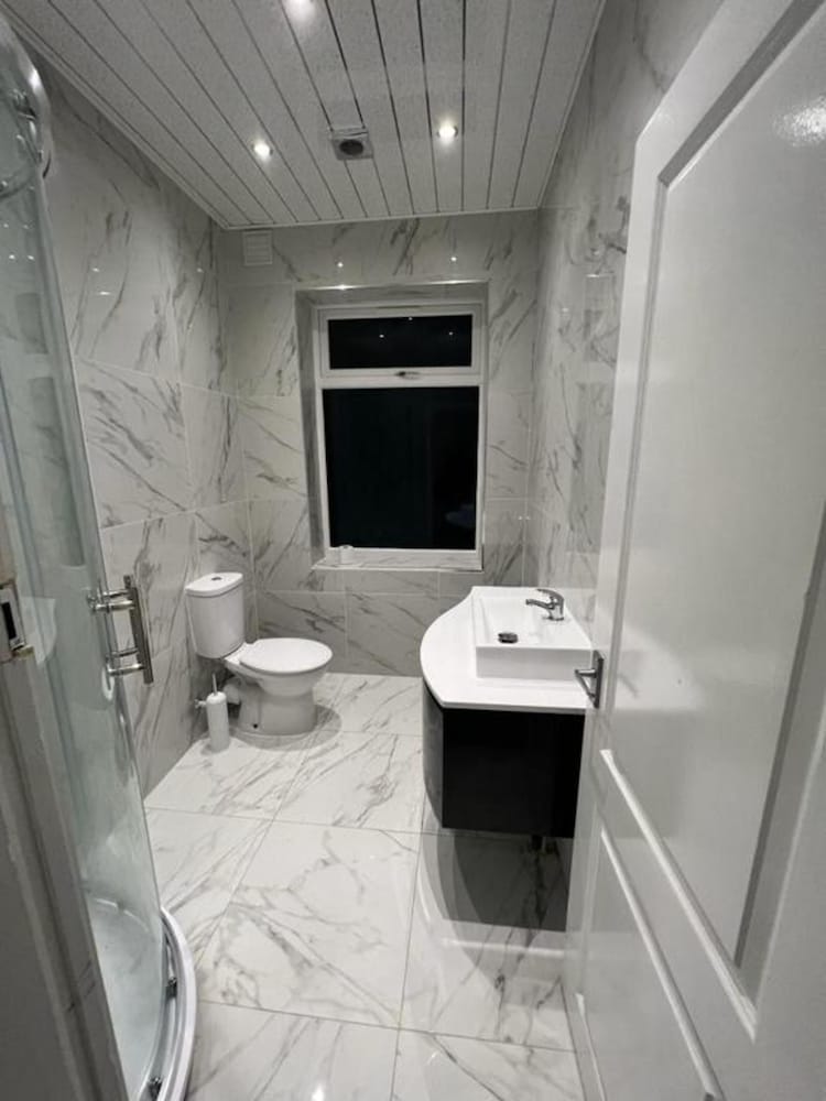 Фото Oyo The Pleasant House