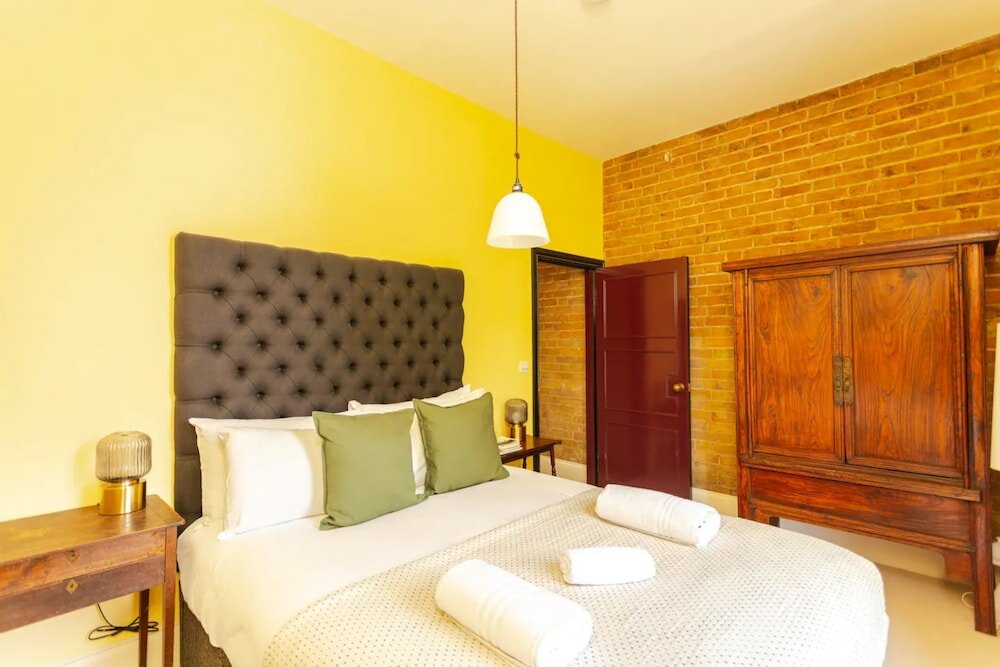 Фото Stunning 2 Bedroom House in Peaceful London Fields