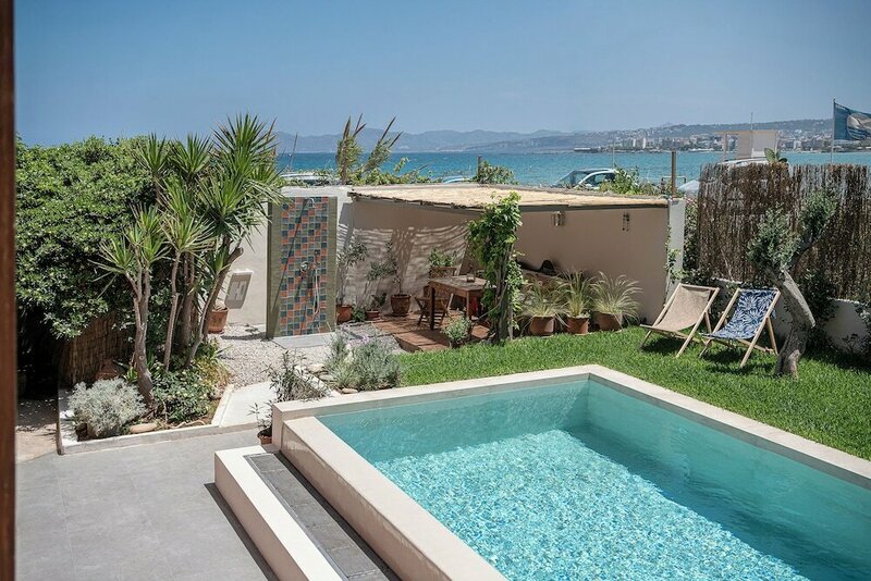 Гостиница The House by the sea Beach Holiday Villa for Families up 8-9 Persons